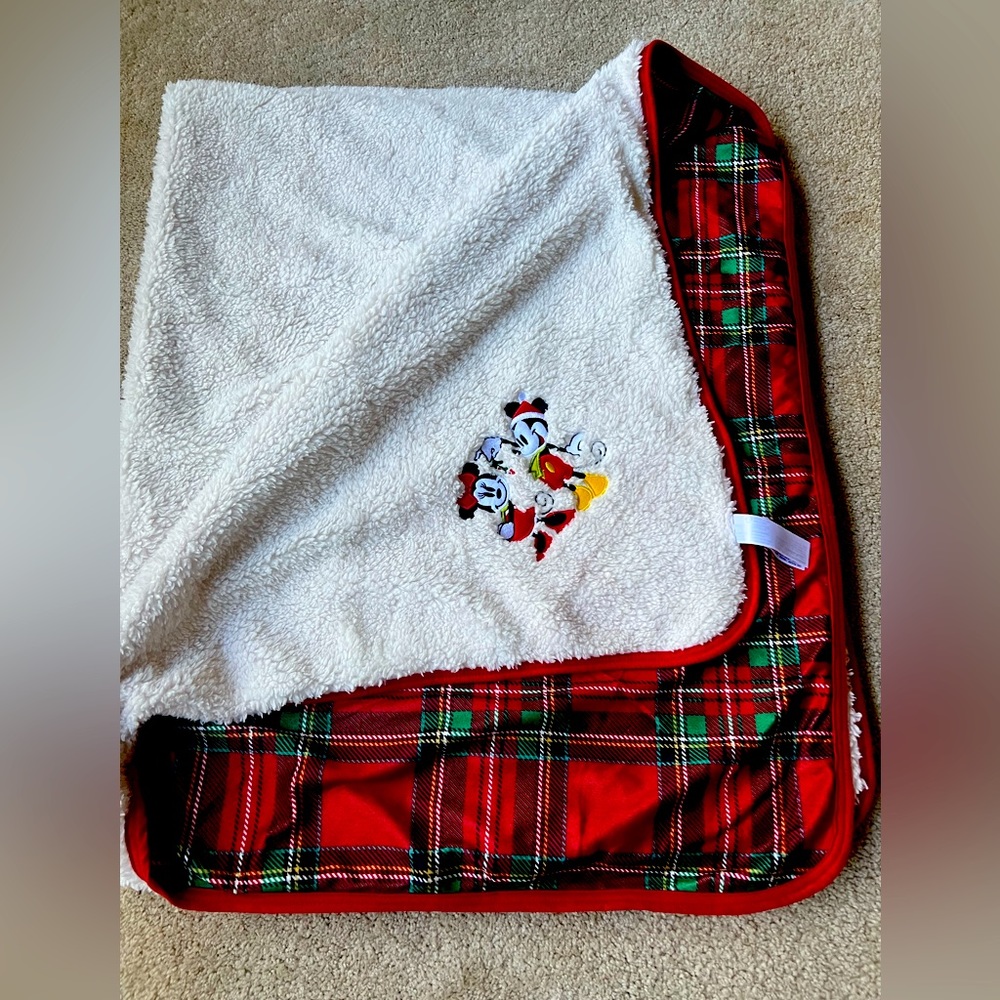 Disney Holiday Mickey and Minnie Throw Blanket - Picture 1 of 7
